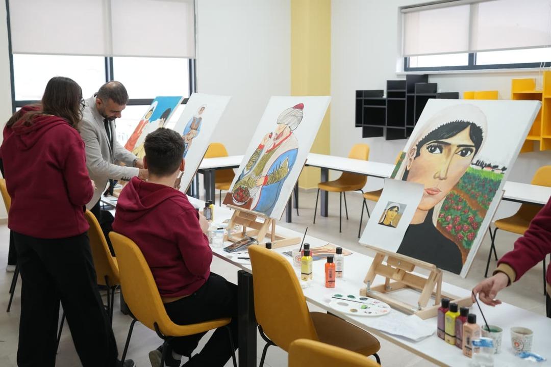 Bakan Ersoy dan Batman a k&uuml;lt&uuml;r hamlesi: Batman 3 yeni k&uuml;t&uuml;phaneye kavuştu! 6