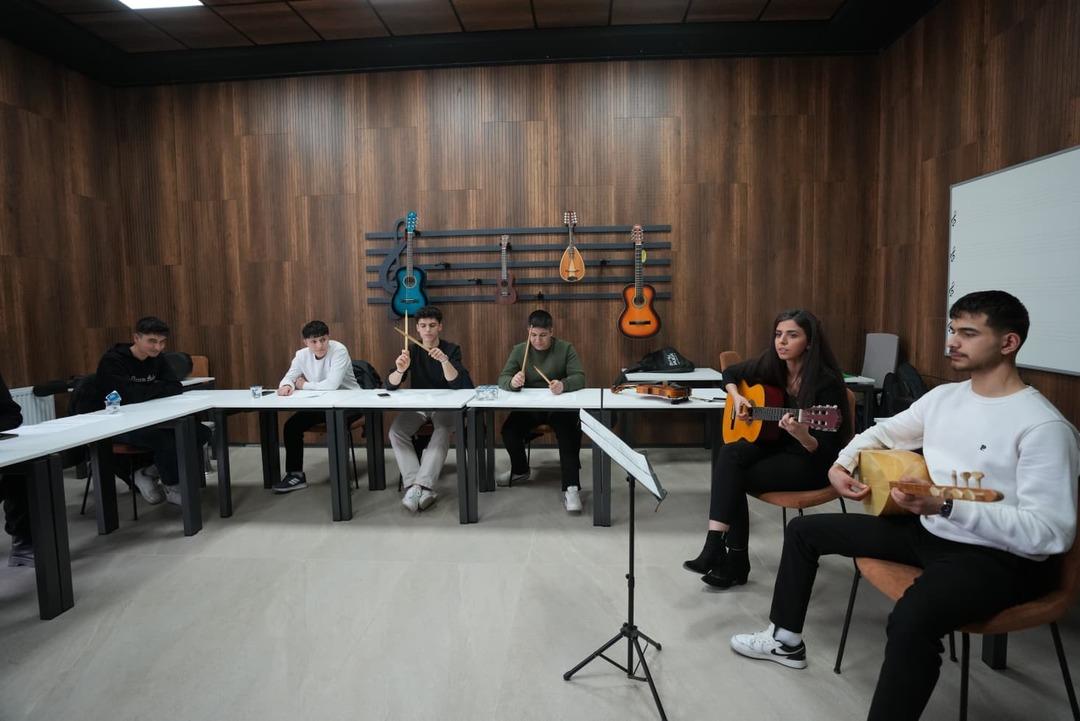 Bakan Ersoy dan Batman a k&uuml;lt&uuml;r hamlesi: Batman 3 yeni k&uuml;t&uuml;phaneye kavuştu! 7