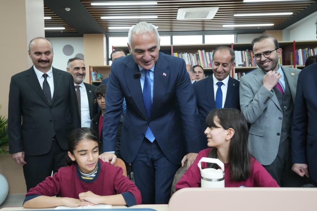 Bakan Ersoy dan Batman a k&uuml;lt&uuml;r hamlesi: Batman 3 yeni k&uuml;t&uuml;phaneye kavuştu! 11