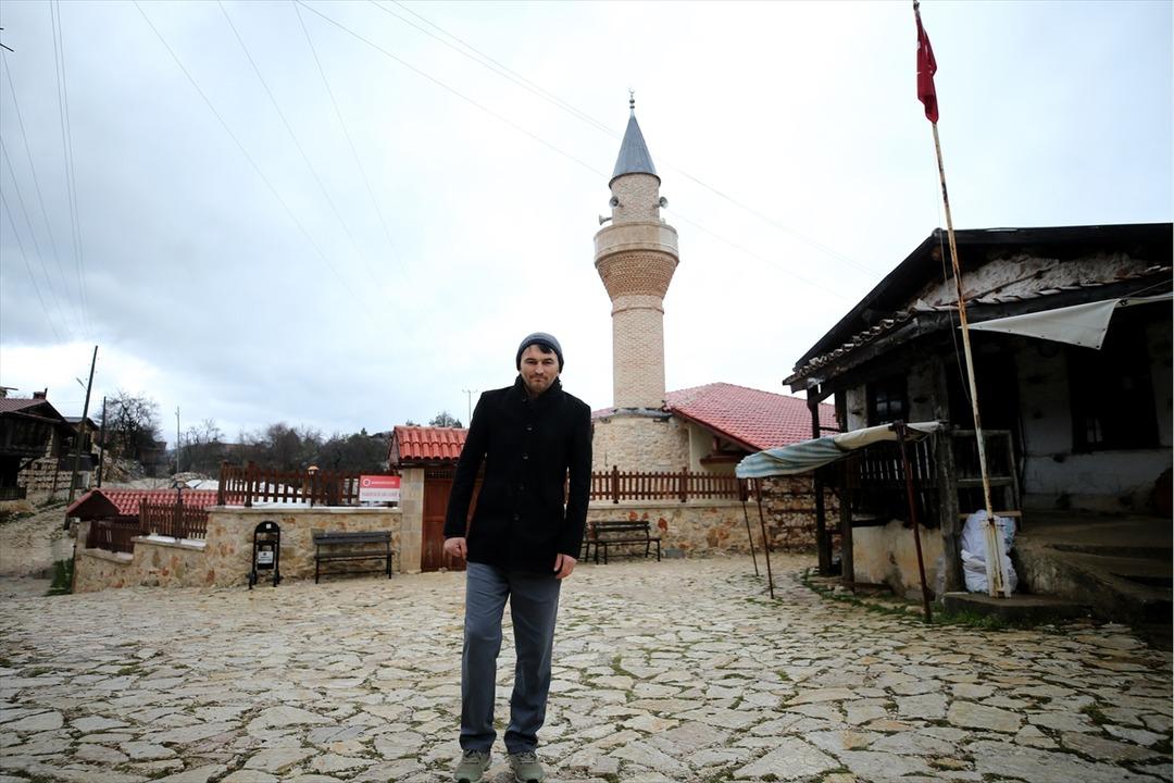 400 yıllık d&uuml;ğmeli evleriyle &uuml;nl&uuml; mahalle: Kışın 3 haneye emanet! 2