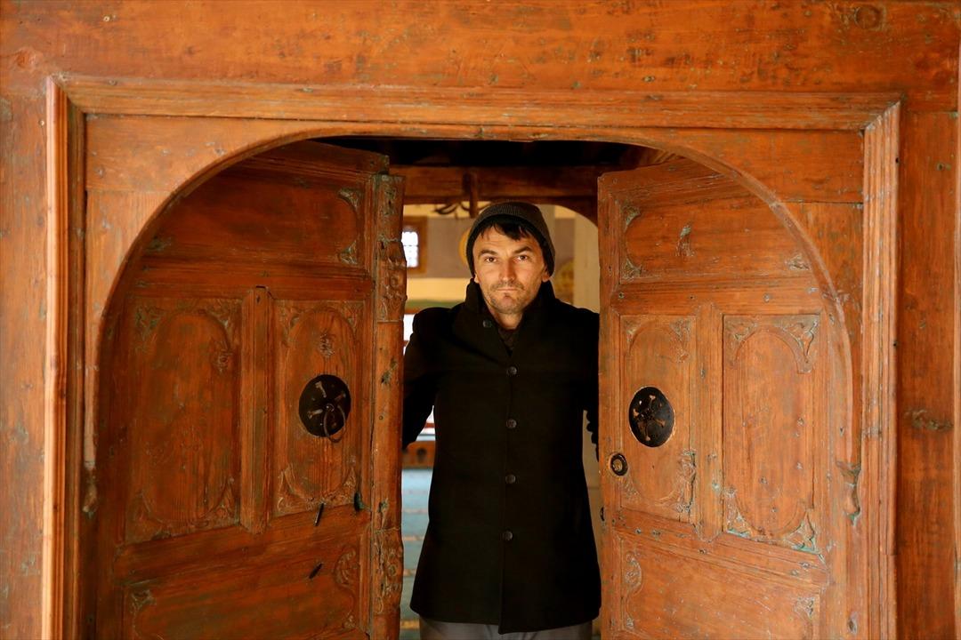 400 yıllık d&uuml;ğmeli evleriyle &uuml;nl&uuml; mahalle: Kışın 3 haneye emanet! 7