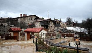 400 yıllık d&uuml;ğmeli evleriyle &uuml;nl&uuml; mahalle: 3 haneye emanet