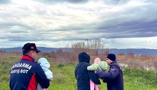 Bursa'da su seviyesinin y&uuml;kseldiği b&ouml;lgedeki evde mahsur kalan aile kurtarıldı