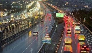 İstanbul&rsquo;da trafik yoğunluğu y&uuml;zde 90&rsquo;a yaklaştı