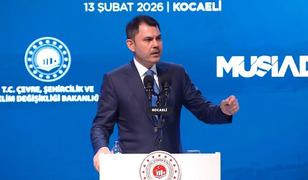 Bakan Kurum'dan &Ouml;zg&uuml;r &Ouml;zel'e: "Belediye başkanlarıyla g&ouml;r&uuml;ş&uuml;yoruz diye başkanlarına k&uuml;frediyorlar"