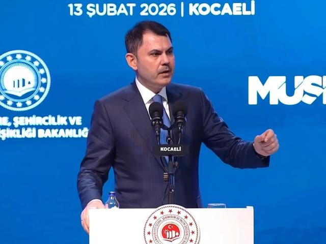 Bakan Kurum'dan &Ouml;zg&uuml;r &Ouml;zel'e: "Belediye başkanlarıyla g&ouml;r&uuml;ş&uuml;yoruz diye başkanlarına k&uuml;frediyorlar"