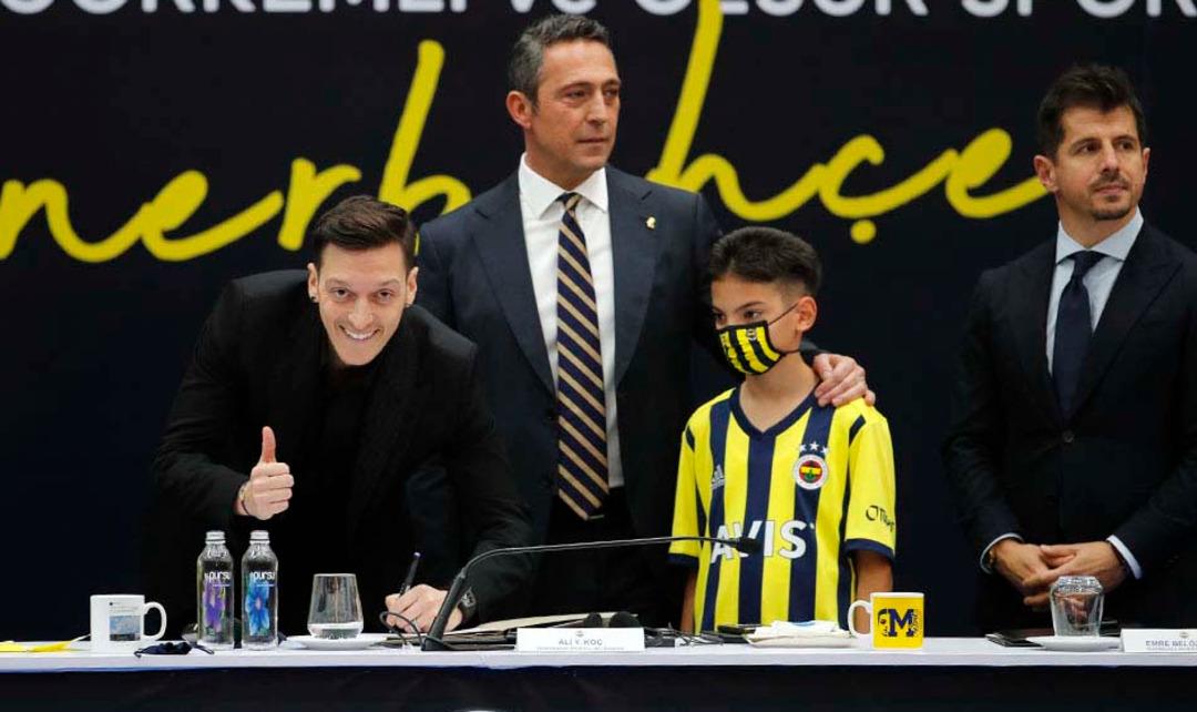 Fenerbah&ccedil;e de "Mesut &Ouml;zil" şoku! Ayrılalı yıllar oldu ama ortaya atılan iddia &ouml;yle b&ouml;yle değil... 1