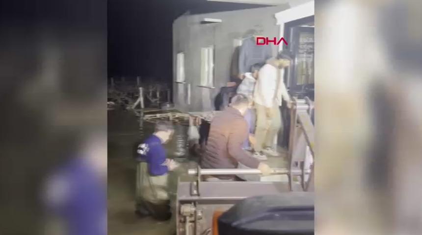 Manisa&rsquo;da sel! 11 kişi kurtarıldı