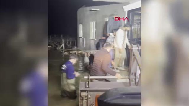 Manisa’da sel! 11 kişi kurtarıldı