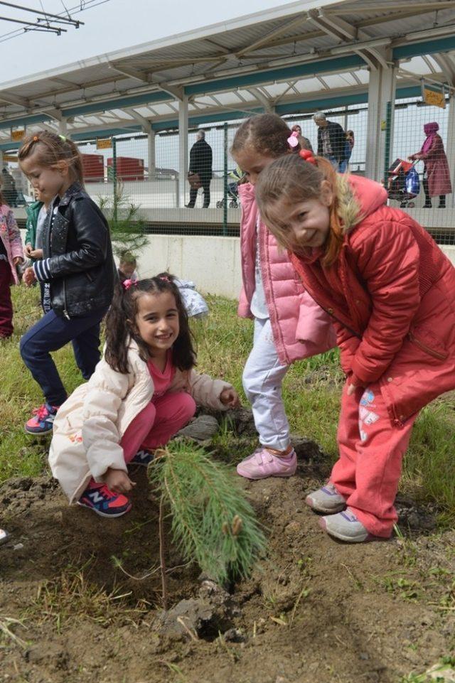 “Minik” fidanlar toprakla buluştu