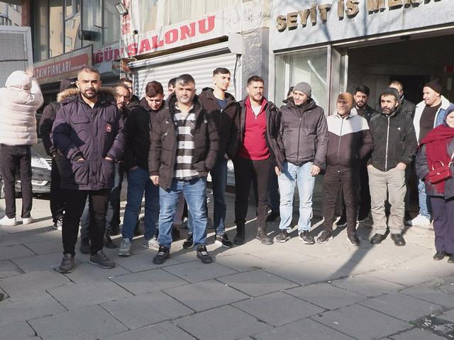 Kapı duvar oldu: Zam talebi patronu ka&ccedil;ırdı! &lsquo;Bek&ccedil;iyi rehin almışlar&rsquo; 