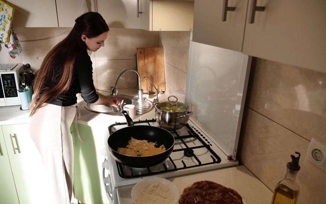 Ev hanımlarına emeklilik Meclis&rsquo;te: Annelik &ouml;demesi geliyor! 2