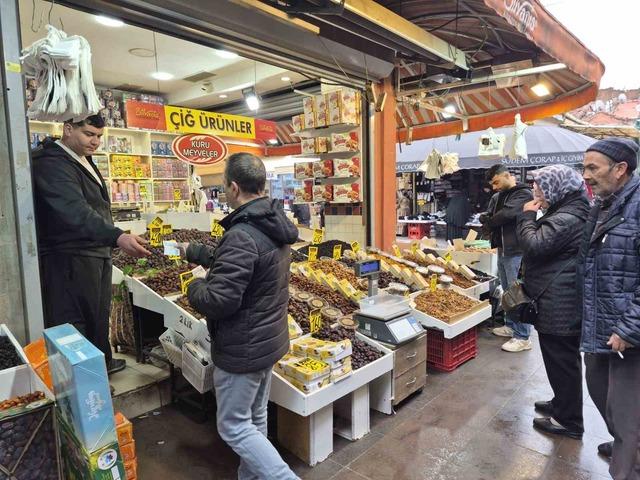 Hurma ve helva satışları yoğunlaştı 2