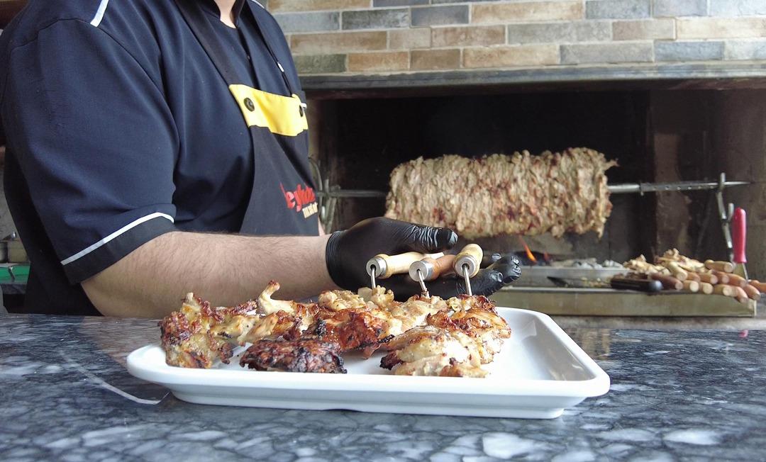 Erzurumlu ustalar yaptı! Tadanlar kuzu etini aratmıyor diyor: Tavuk cağı 2