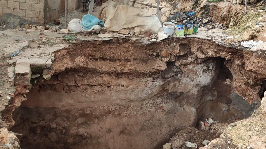 Mardin&rsquo;de yağışların ardından toprak &ccedil;&ouml;kmesi meydana geldi