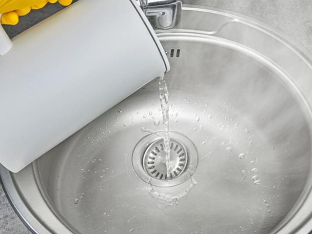 Lavaboya kaynar su d&ouml;kenler yandı! Cebinizden binlerce lira &ccedil;ıkabilir