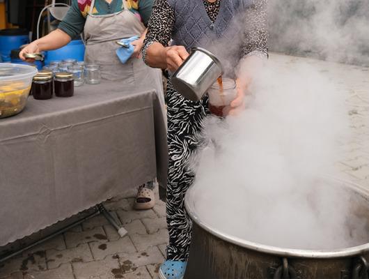 &Uuml;retimi 4 g&uuml;n s&uuml;r&uuml;yor, 8 saat kaynatılıyor: 'Şifalı i&ccedil;ecek'