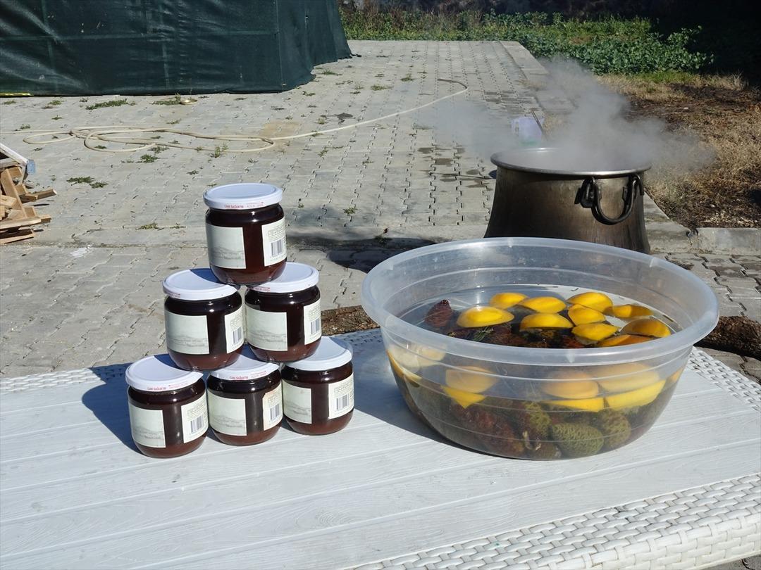 &Uuml;retimi 4 g&uuml;n s&uuml;r&uuml;yor, 8 saat kaynatılıyor:  Şifalı i&ccedil;ecek  3