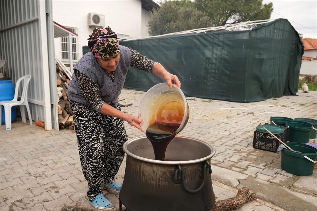 &Uuml;retimi 4 g&uuml;n s&uuml;r&uuml;yor, 8 saat kaynatılıyor:  Şifalı i&ccedil;ecek  2