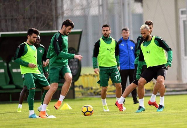 Bursaspor’da hazırlıklar sürüyor