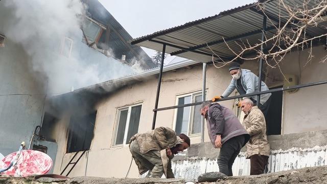 Tunceli'deki ev yangını ekiplerin müdahalesi ile söndürüldü