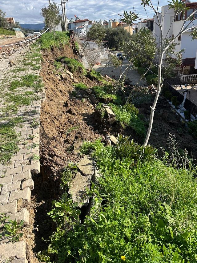 &Ccedil;anakkale de bir sitenin istinat duvarı &ccedil;&ouml;kt&uuml; 5