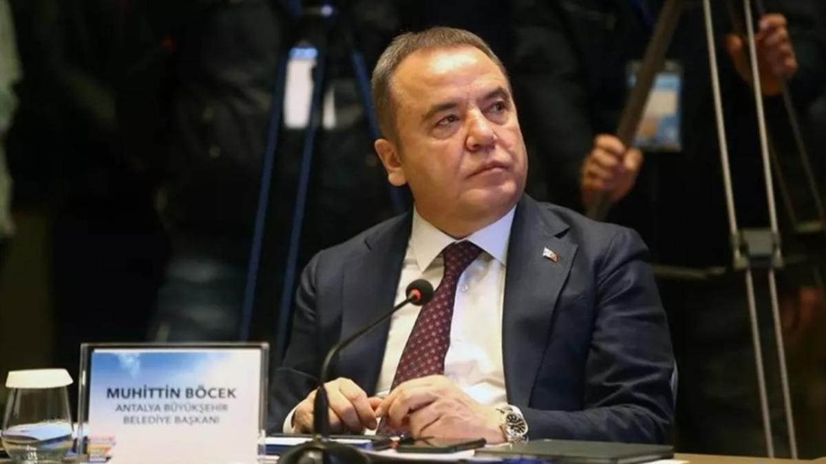 Muhittin Böcek hastaneye kaldırıldı! 'Zaman zaman solunumu duruyor' - Güncel Haberler