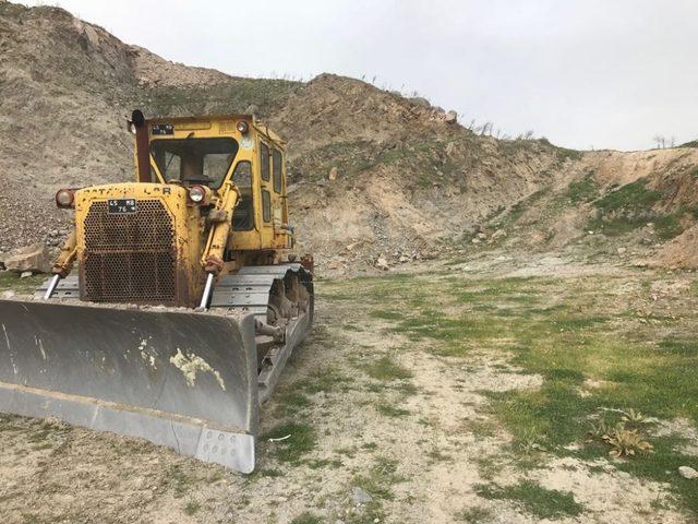 Alaşehir’de lahit parçaları bulundu