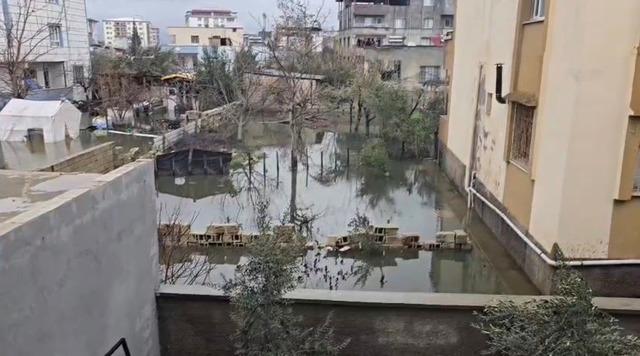 İslahiye’de sağanak sonrası ev ve tarlaları su bastı 1