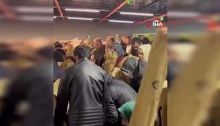 100 TL&rsquo;lik indirim izdihamı: Birbirlerini ezdiler