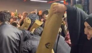 Kampanya izdihama neden oldu! 100 TL&rsquo;lik &uuml;r&uuml;n i&ccedil;in birbirlerini ezdiler