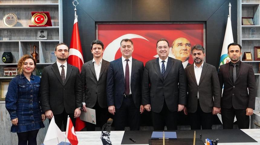 Konutların &ccedil;atıları şiddetli r&uuml;zgara dayanamadı