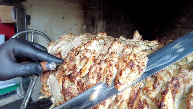 Erzurumlu ustalar yaptı! Tadanlar kuzu etini aratmıyor diyor: Tavuk cağı