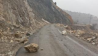 G&ouml;lbaşı il&ccedil;esinde korkutan heyelan