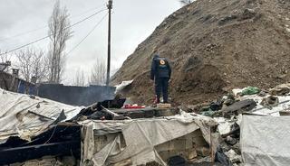 &Ccedil;atak'ta tandır evi &ccedil;&ouml;kt&uuml;: Babaanne ile torunu yaralandı