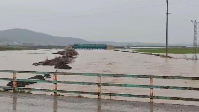 İslahiye’de sağanak sonrası ev ve tarlaları su bastı