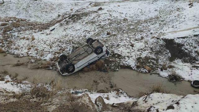 Van’da otomobil dereye uçtu: 3 yaralı 1