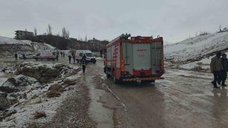 Van’da otomobil dereye uçtu: 3 yaralı