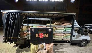 Kırşehir&rsquo;de ka&ccedil;ak t&uuml;t&uuml;n operasyonu: 3 bin 100 kilogram ka&ccedil;ak t&uuml;t&uuml;n ele ge&ccedil;irildi