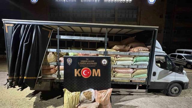 Kırşehir’de kaçak tütün operasyonu: 3 bin 100 kilogram kaçak tütün ele geçirildi