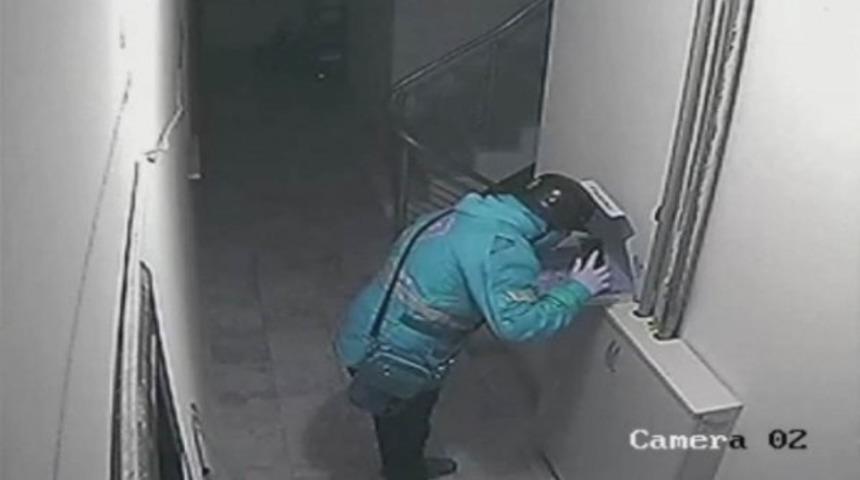 Mide bulandırdı! Dağıttığı pizzaya önce tükürdü sonra teslim etti