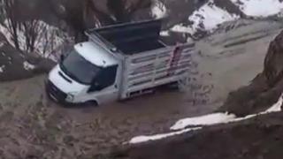 Bitlis’te heyelan nedeniyle 4 köy yolu ulaşıma kapandı