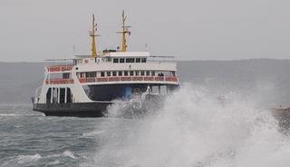 Bozcaada ve G&ouml;k&ccedil;eada'da feribot seferlerine 'fırtına' engeli!