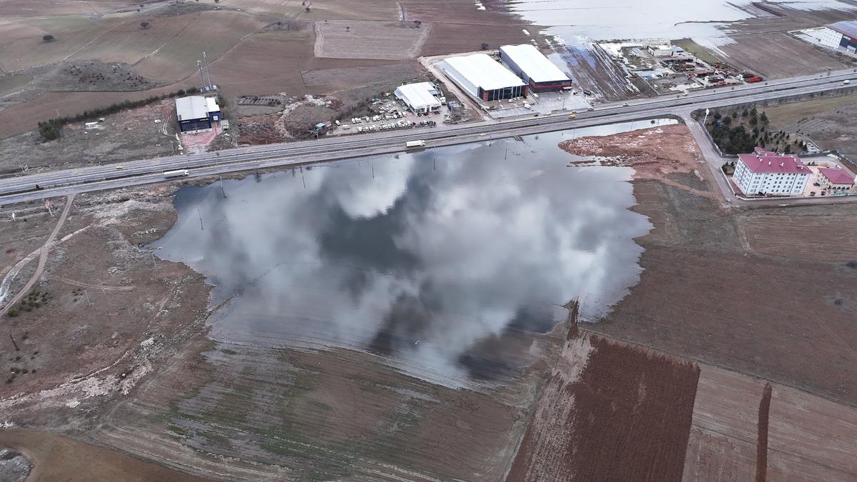 Göller kurumuştu, şimdi ise tarım arazileri göle döndü - Gündem Haberleri