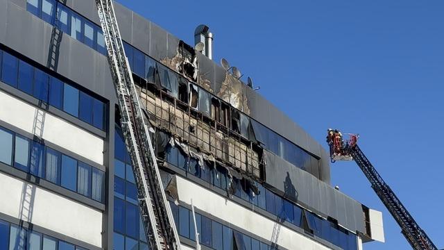 İş merkezinin dış cephesinde yangın çıktı