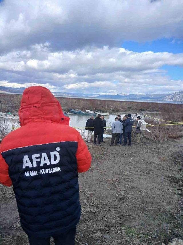 Eğirdir Gölü’nde balık avlarken tekneden düşen adam boğuldu 3