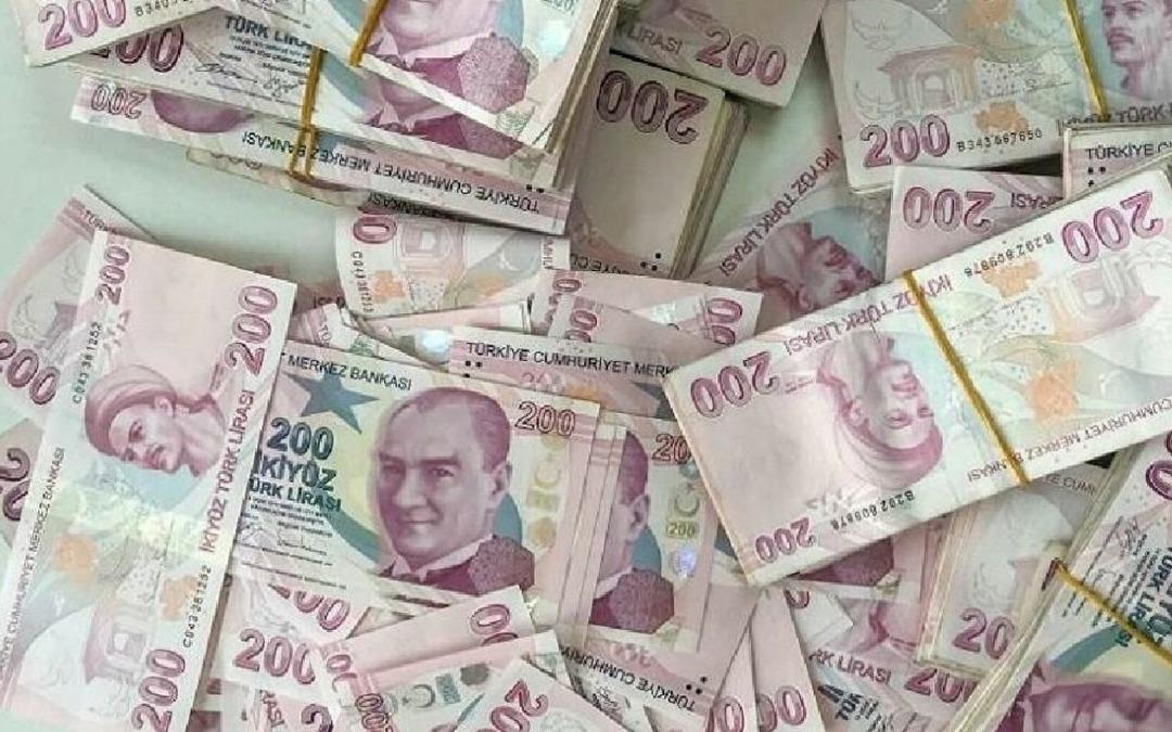 Biletler g&uuml;nler &ouml;ncesinden t&uuml;kendi! Ebru G&uuml;ndeş in Riyad da 1 saatlik kazancı dudak u&ccedil;uklattı 1