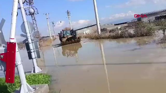 Manisa'da sel! Mahsur kalan hayvanlar kurtarıldı