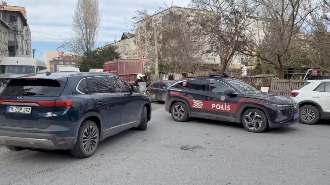 İstanbul da polise bıçaklı saldırı! 4 ü polis 6 yaralı 1
