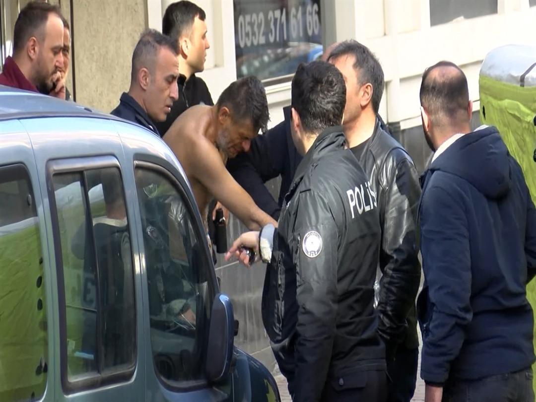 Küçükçekmece de polis gelince kendini eve kilitledi; kapı kırılarak gözaltına alındı 3